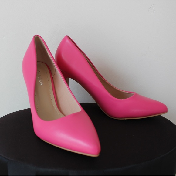TOP Moda Shoes - Hot Pink Heels/ Pumps NWOT
